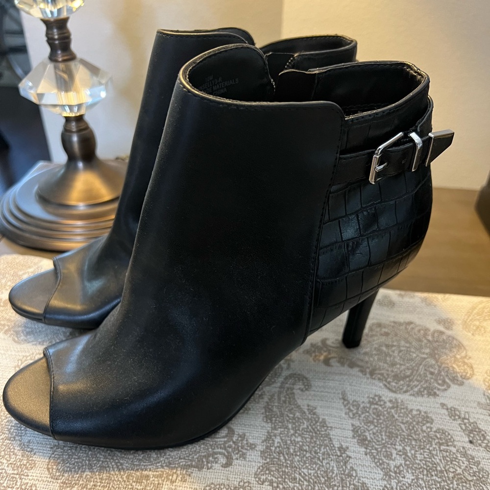 Women’s Unisa Unselly3-R Open Toe Bootie Black 10M